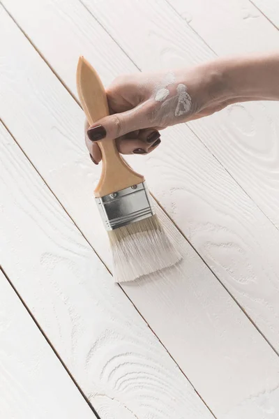 Cropped Image Girl Painting Wooden Surface White Paint — Stock Photo, Image