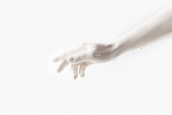 обрезанный образ женщины в белой краске изолированы на белом
