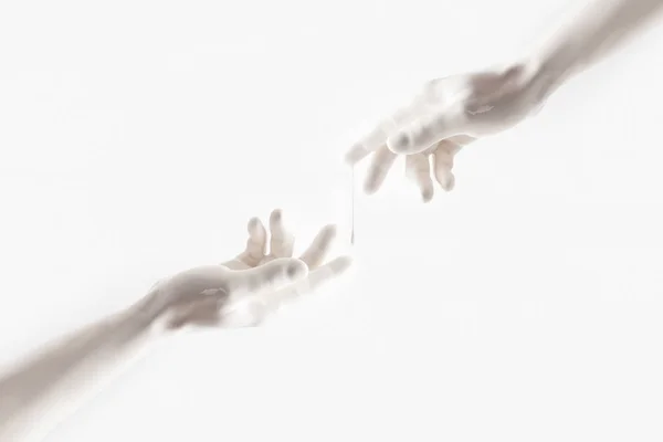 Imagem Cortada Mulher Homem Chegando Com Mãos Isoladas Branco — Fotografia de Stock