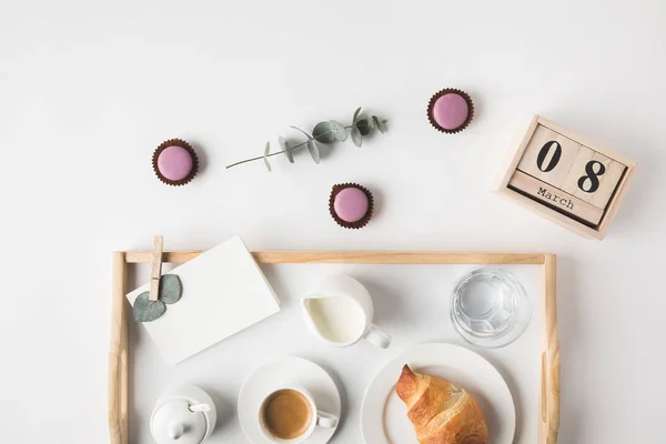 Flat Lay Com Xícara Café Croissant Para Café Manhã Bandeja — Fotografia de Stock