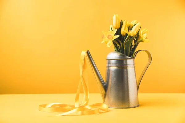 Beautiful Yellow Spring Flowers Watering Can Ribbon Yellow — Stock Photo, Image