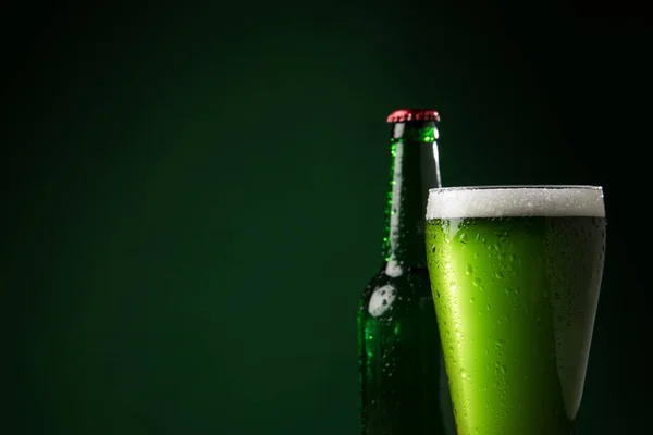 Skleněné Láhve Sklo Zelené Pivo Patricks Day Koncept — Stock fotografie