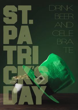 yakın şapka görünümünü ve ahşap masa üzerinde altın pot ile st patricks günü yazı