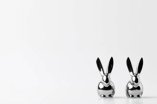 Two Statuettes Silver Easter Bunnies White — Stock Photo, Image