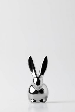Paskalya tavşanı beyaz gümüş heykelciği