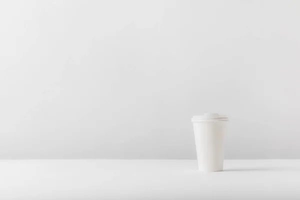 White Disposable Coffee Cup White Tabletop — Stock Photo, Image