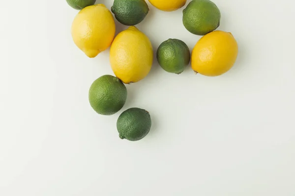 Green Limes Lemons Isolated White Background — Stock Photo, Image