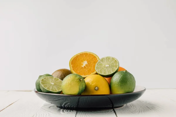 Ripe Citrus Fruits Plate White Wooden Background — Stock Photo, Image