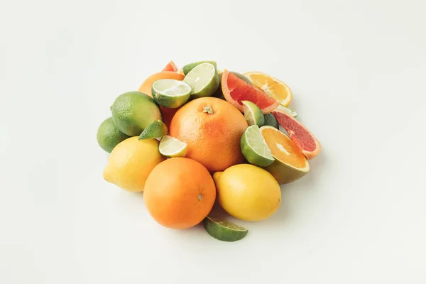 Heap Citrus Fruits Isolated White Background — Stock Photo, Image