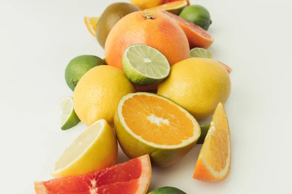 Heap Citrus Fruits Isolated White Background — Stock Photo, Image