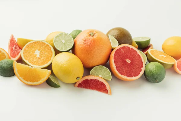 Moget Raw Citrus Isolerad Vit Bakgrund — Stockfoto