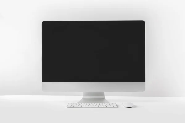 Computador Mesa Moderno Com Tela Branco Branco — Fotografia de Stock