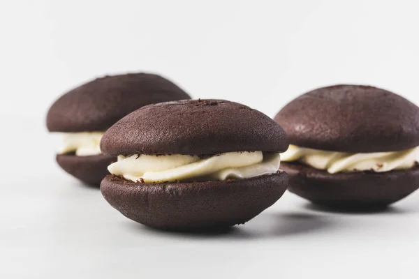 Zár Megjelöl Kilátás Csokoládé Cookie Krém Elszigetelt Fehér — Stock Fotó