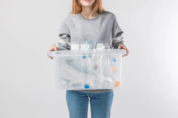 Vista Parcial Mujer Sosteniendo Contenedor Con Botellas Plástico Aisladas Gris — Foto de Stock