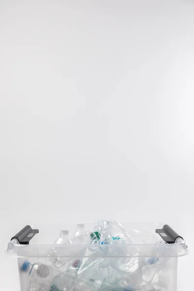 Закрытый Вид Контейнера Пластиковыми Бутылками Изолированными Сером Концепция Переработки — стоковое фото