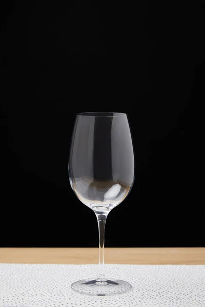 Verre Vin Vide Sur Table Sur Fond Noir — Photo