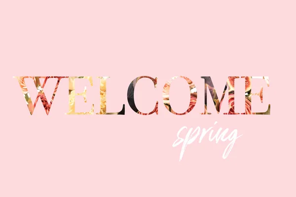 ようこそ春サインはピンクの花の花束の写真のカット — ストック写真