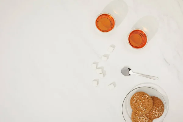 Top View Fresh Tea Mugs Spoon Sugar Cubes Delicious Oatmeal — Stock Photo, Image
