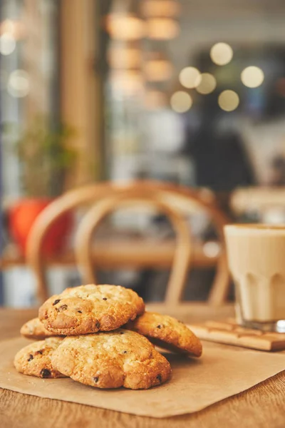 Chocolate Chip Cookies Cafe Table Coffee — Stock Photo, Image