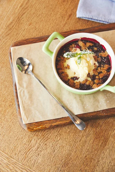 Berry Cobbler Mint Ice Cream — Free Stock Photo