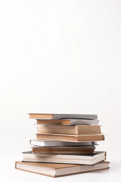 Pila Diferentes Libros Aislados Blanco — Foto de Stock