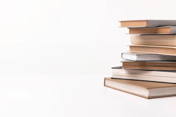 Pila Diferentes Libros Aislados Blanco — Foto de Stock