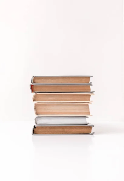 Vista Frontal Pilha Diferentes Livros Isolados Branco — Fotografia de Stock