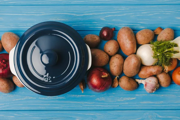 Top View Pan Uncooked Vegetables Blue Table — Stock Photo, Image