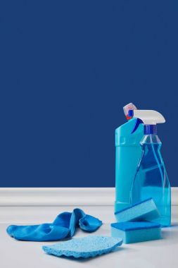 sprey, paçavra ve bahar mavi temizliği yıkama süngerleri