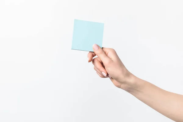 Corte Tiro Mulher Segurando Nota Pegajosa Azul Branco Mão Isolado — Fotografia de Stock