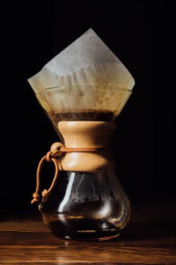 Alternatif kahve filtre koni ile chemex closeup çekim  