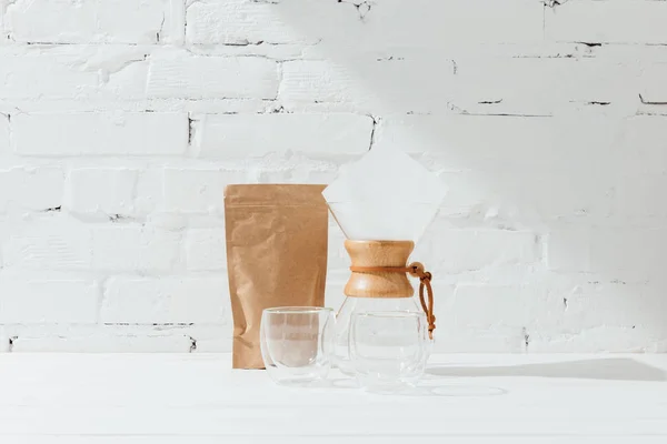 Glasbecher Chemex Und Papierverpackung Mit Kaffee — Stockfoto