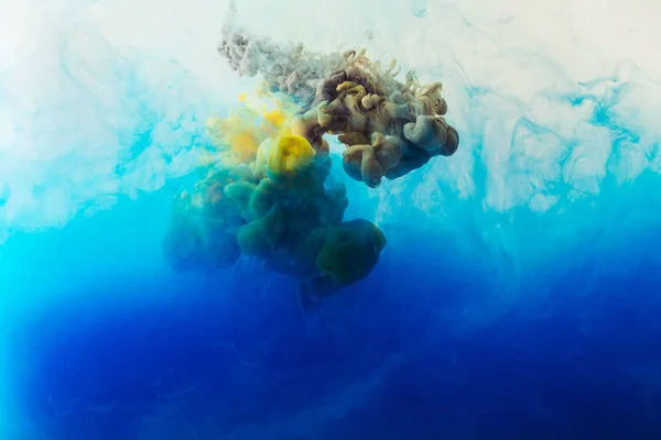 Close View Mixing Blue Turquoise Yellow Inks Splashes Water — Free Stock Photo