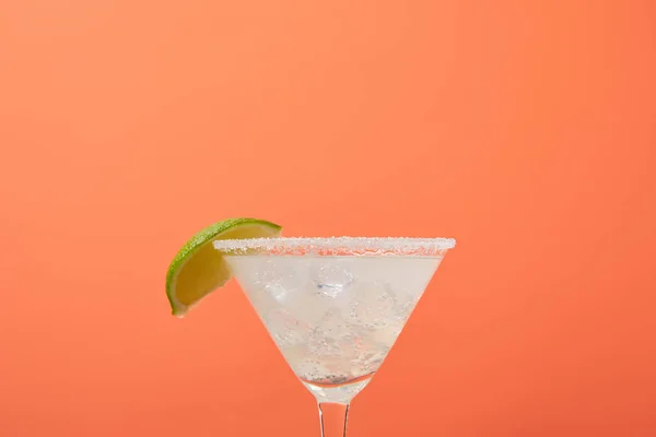 Nahaufnahme Des Erfrischenden Alkohol Margarita Cocktails Mit Limette Und Eis — Stockfoto