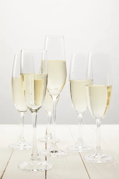 Närbild Bild Champagneglas Vitt Trä Bord — Stockfoto