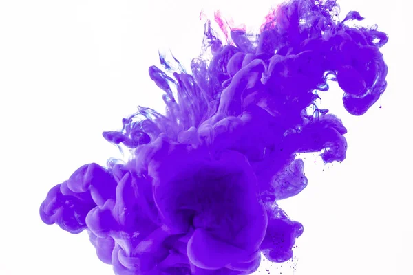 Diseño Creativo Con Pintura Púrpura Fluyendo Agua Aislado Blanco — Foto de Stock