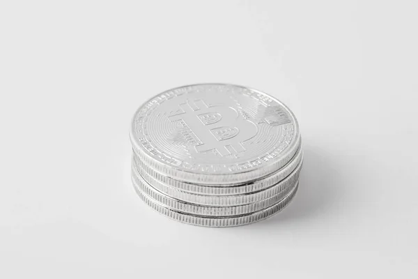 Primer Plano Bitcoins Apilados Superficie Blanca —  Fotos de Stock