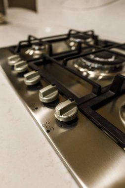 Yakın çekim görünümü metal şık mutfak ocağı 