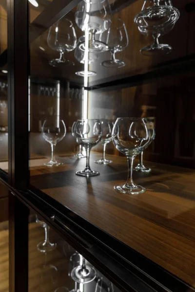 Empty Clean Glasses Organized Wooden Cupboard — Free Stock Photo