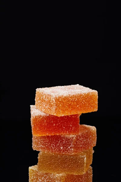 Closeup Shot Stack Jelly Candies Isolated Black Background — Free Stock Photo