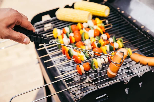 Chef Checking Vegetables Sausages Cooked Outdoors Grill — Stock Photo, Image