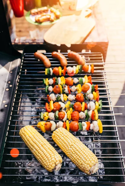 Summer Vegetables Mushrooms Skewers Sausages Cooked Outdoors Grill — Stock Photo, Image