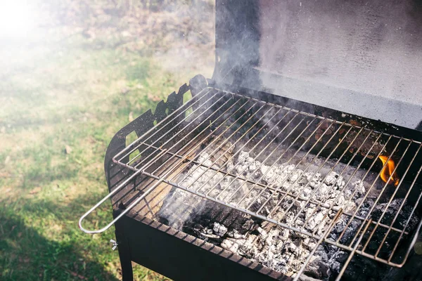 Grill Burning Coals Ready Barbecue Outdoors — Stock Photo, Image