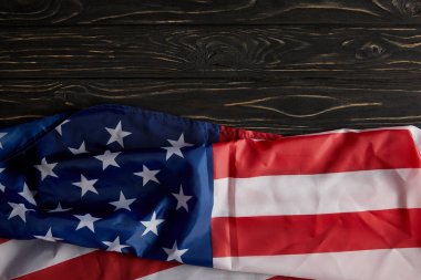 Amerika Birleşik Devletleri bayrağı üstten görünüm ahşap yüzey üzerinde 