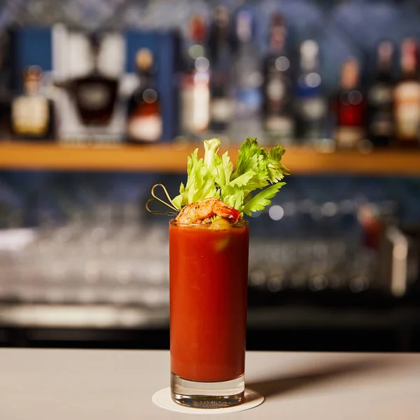 Bloody Mary Cocktail Met Selderij Garnalen Glas — Stockfoto