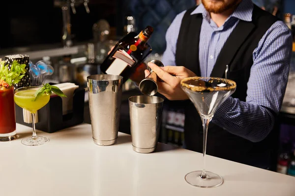 Cropped View Bartender Preparing Cocktails Bar — Stock Photo, Image