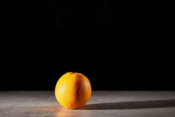 Whole Ripe Orange Isolated Black Copy Space — Stock Photo, Image