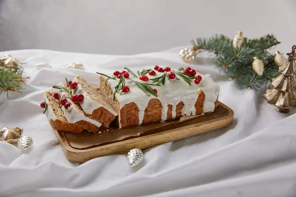 Traditional Christmas Cake Cranberry Wooden Board Silver Baubles Pine Needles — Stock Photo, Image