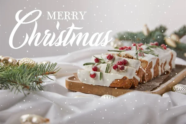 Enfoque Selectivo Pastel Tradicional Navidad Con Arándano Sobre Tabla Madera —  Fotos de Stock