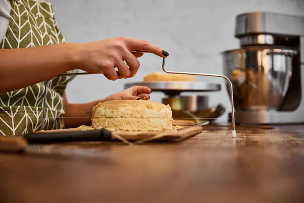 Pasta Dilimleyicisinin Seçmeli Odak Noktası — Stok fotoğraf